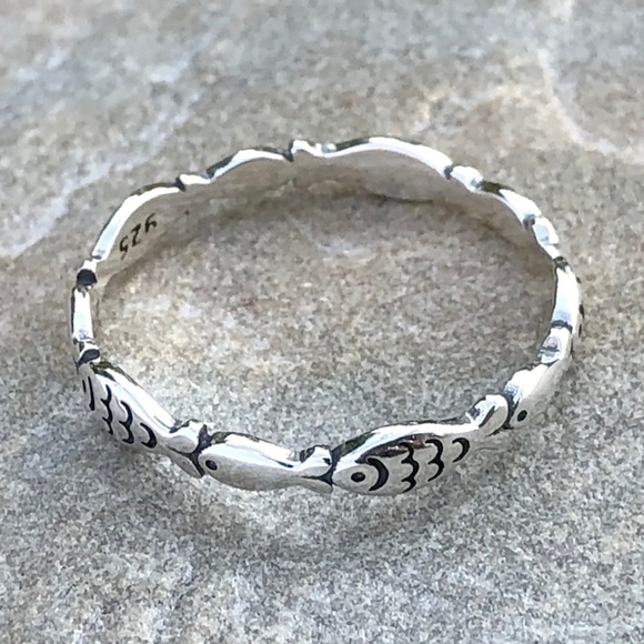 925 Sterling Silver Fish Ring - Picture 3 of 6